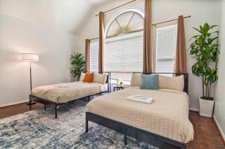 Luxe King 5BR Family Home with Game Room and Private Backyard - 5