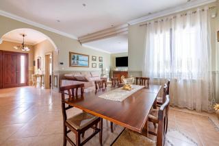 Villa Simone Vacation Villa With Garden - Happy Rentals - 5