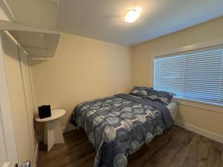 Central Surrey Cozy Stay - Walk to Transit with Free Parking - 8