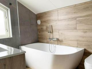 Spacious Bungalow near Water - 1
