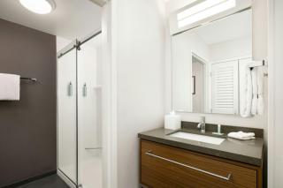 Courtyard by Marriott Concord - 6