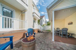 Renovated Home w/Fire Pit - 2 Blocks to Beach & Close to Town - 7