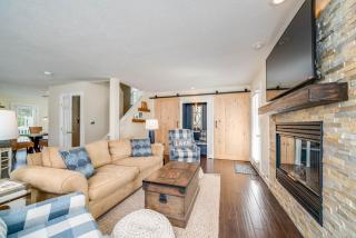 Renovated Home w/Fire Pit - 2 Blocks to Beach & Close to Town - 3