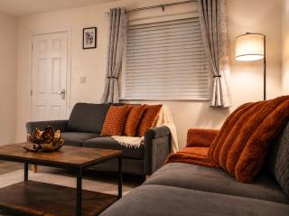 Modern Comfortable Home for Families & Contractors - 0