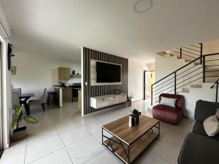 Close to the Beach and City! 4 bedrooms, 8 beds, Trampoline, Pool & Sports Area - 1