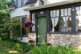 Charming 3 Bedroom Home w/Sun Porch & Sauna - 8