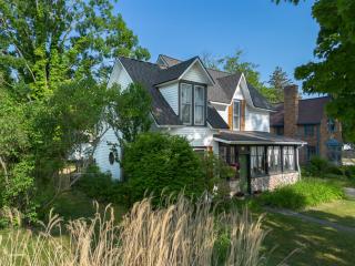 Charming 3 Bedroom Home w/Sun Porch & Sauna - 6