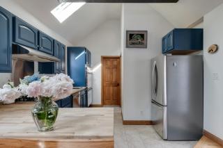 Charming 3 Bedroom Home w/Sun Porch & Sauna - 5
