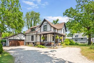 Stunning Tudor Home with Oversized Swimming Pool - 9