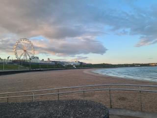 High Finish Apt Beside Beach - Dunluce Green 1 - 4