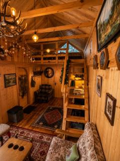 Dragon Treehouse with Hot Tub, Sauna, Private Lake & Deer Park - 3