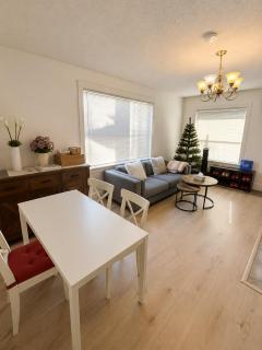 Cozy Queen Room in Kerrisdale Near UBC & Transit - 0