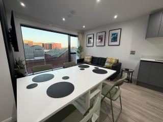 Cosy & Central - Stylish 2BR Apt - 8