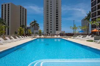 31FL Renovated with Mountain Views Pool & Parking - 8