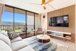 31FL Renovated with Mountain Views Pool & Parking - 2