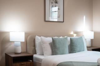 Modern Apt Free Parking 20 min to NYC up to 8 people - 0