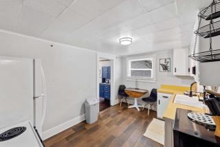 #StayinMyDistrict Heritage House Pet Friendly Apartment - 5