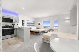 Top Floor Corner King Suite - Stunning Ocean and River Views - 9