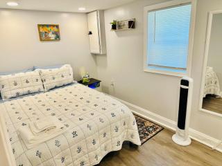 Modern, Comfortable & Convenient DC Retreat - 5
