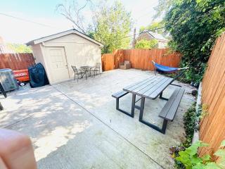Modern, Comfortable & Convenient DC Retreat - 4