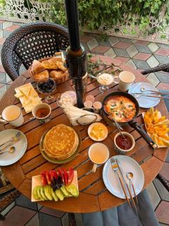 Leila's Guest House - 8