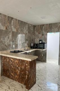 Casa com banheira e porcelanato em Campina Grande - 0