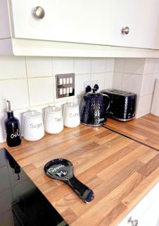 The Wooldridge 2BR A30 M25 M3 M4 Heathrow Parking - 4