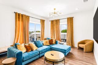 Lavish Gold Apt with Resort Pool, Laundry, Parking - 8