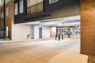 Lavish Gold Apt with Resort Pool, Laundry, Parking - 4