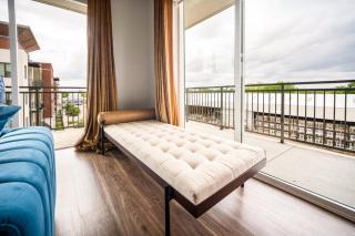 Lavish Gold Apt with Resort Pool, Laundry, Parking - 2