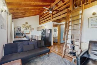 Sunset Point Mountaintop Cabin - 0
