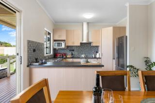 Salt & Stay - Beachside Family Getaway with Backyard - 4