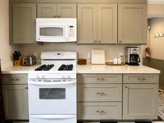 Aurora Cottage 2BR Grill Near Downtown TART Trail - 7