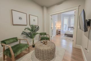 Bright Newbury Street 1 Bedroom Apartment - 0