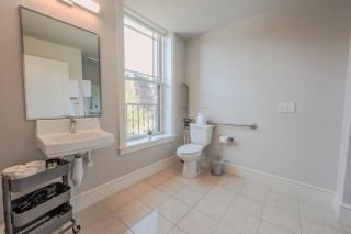 Bright Newbury Street 1 Bedroom Apartment - 4