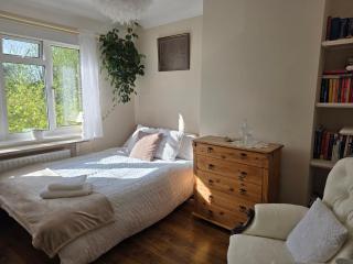 APremium Academic Room, Free Parking,Gitron College, Girton - 1
