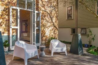 Chic City-Fringe Loft with Parking and Pool Table - 8