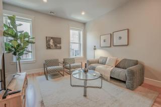 Stylish 1BR Newbury St Boston - 2