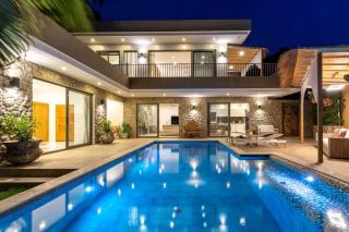 Family Pool Villa • 3BR • 5 Min to Maenam Beach - 1