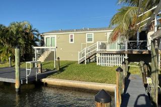 Dolphins Retreat. Waterfront, Pier, Close to Beach - 4