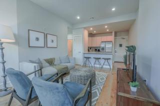 Back Bay Gem 1BR on Newbury Street - 2