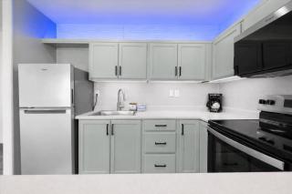 Top Floor Corner King Suite - Stunning Ocean and River Views - 3