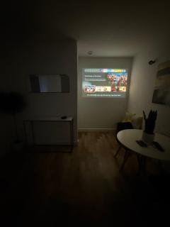 Stylish 2BR Apartment in Brixton - 6