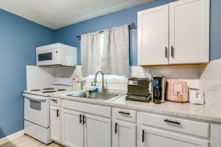 6 Mi to Med Center & NRG Stadium: Houston Home - 2