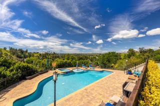Woodland Hills Guesthouse - 1