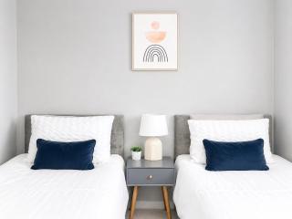 Copperfield House Medway - Free Parking - 9