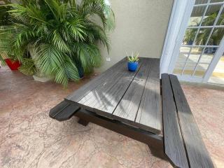 Puerta del Sol#6-Studio near airport with shared pool sleeps 4 - 5