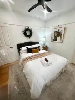 Luxury Winter Escape - Fireplace & Charm - 5