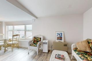 Ocean Breeze Condo - 6