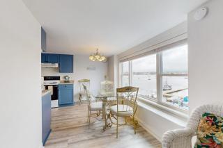 Ocean Breeze Condo - 4
